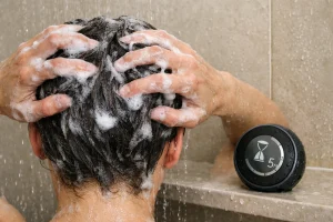 اشتباهات رایج که سلامت پوست سر را خراب می‌کند